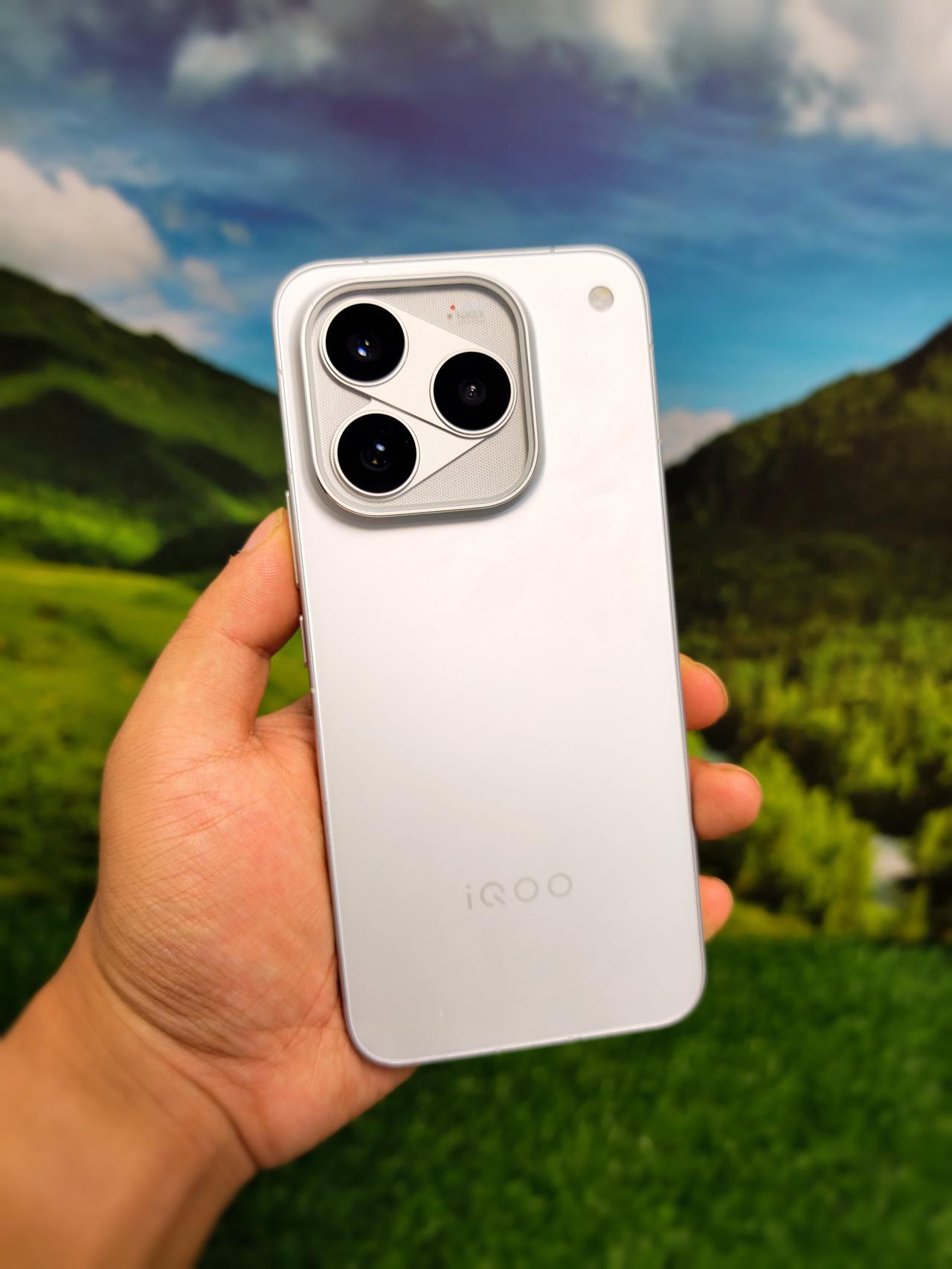 iQOO 16真机实拍，这个颜值大家可还满意？

这台手机已经用了一段时间，就简