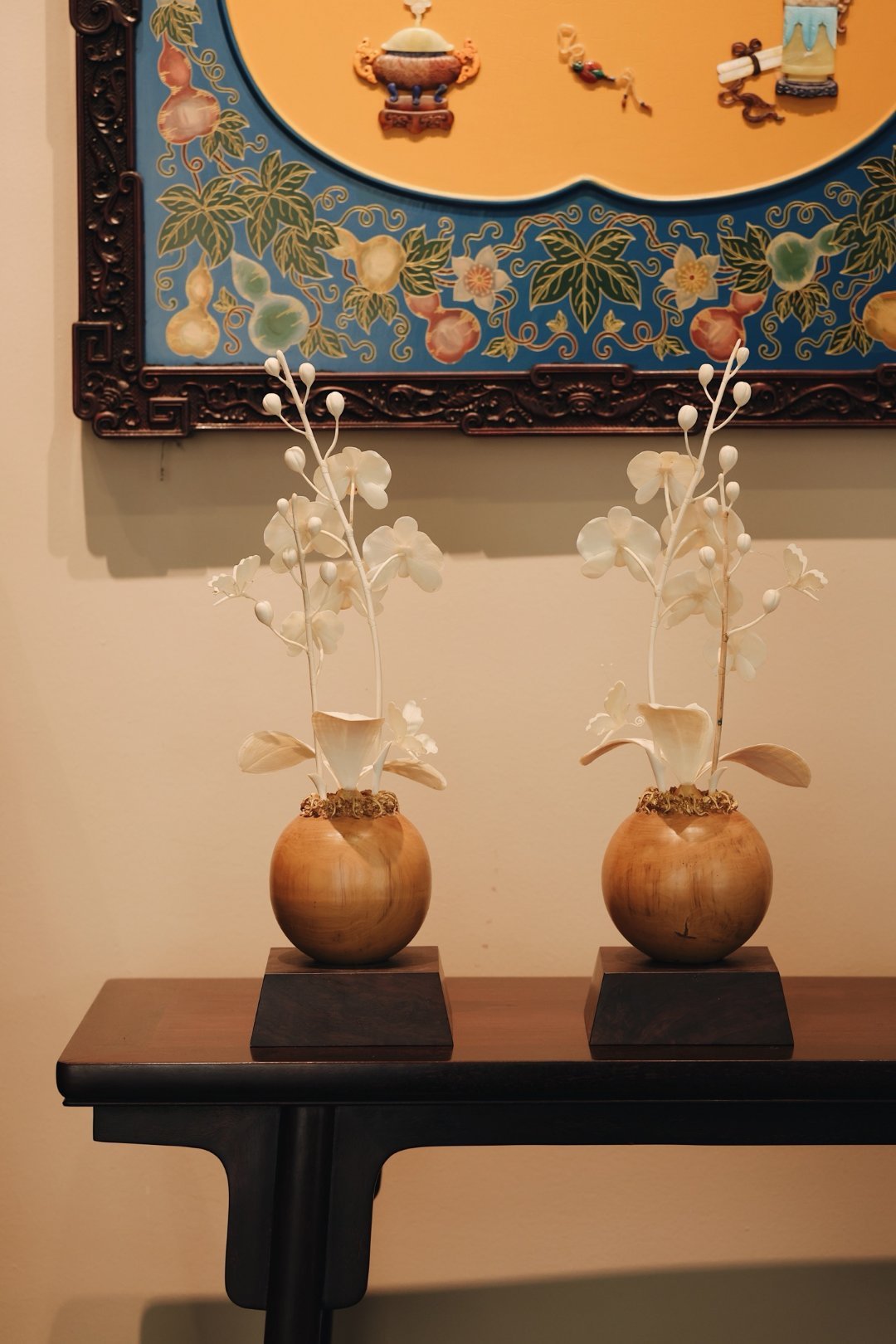 猛犸x黄杨木 | 咏兰 摆件择料温润，色泽清雅，拼接兰花蓓蕾饱满，或娇嫩待绽、或