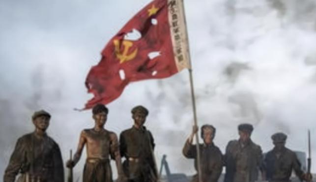 1950年海南解放时，四野官兵登岛后，看着掩护接应的琼崖纵队战士们，官兵顿时愣在