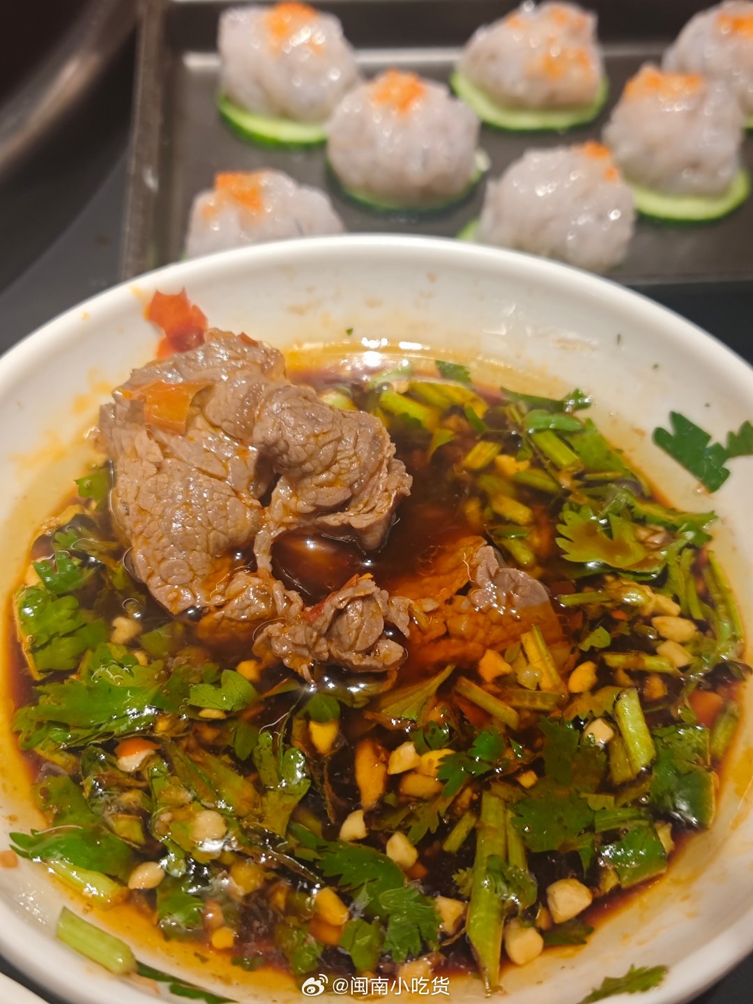 旅行的时候经常被陌生人请吃饭🤔简称化缘。前几天在成都喝茶认识了隔壁桌的朋友，是