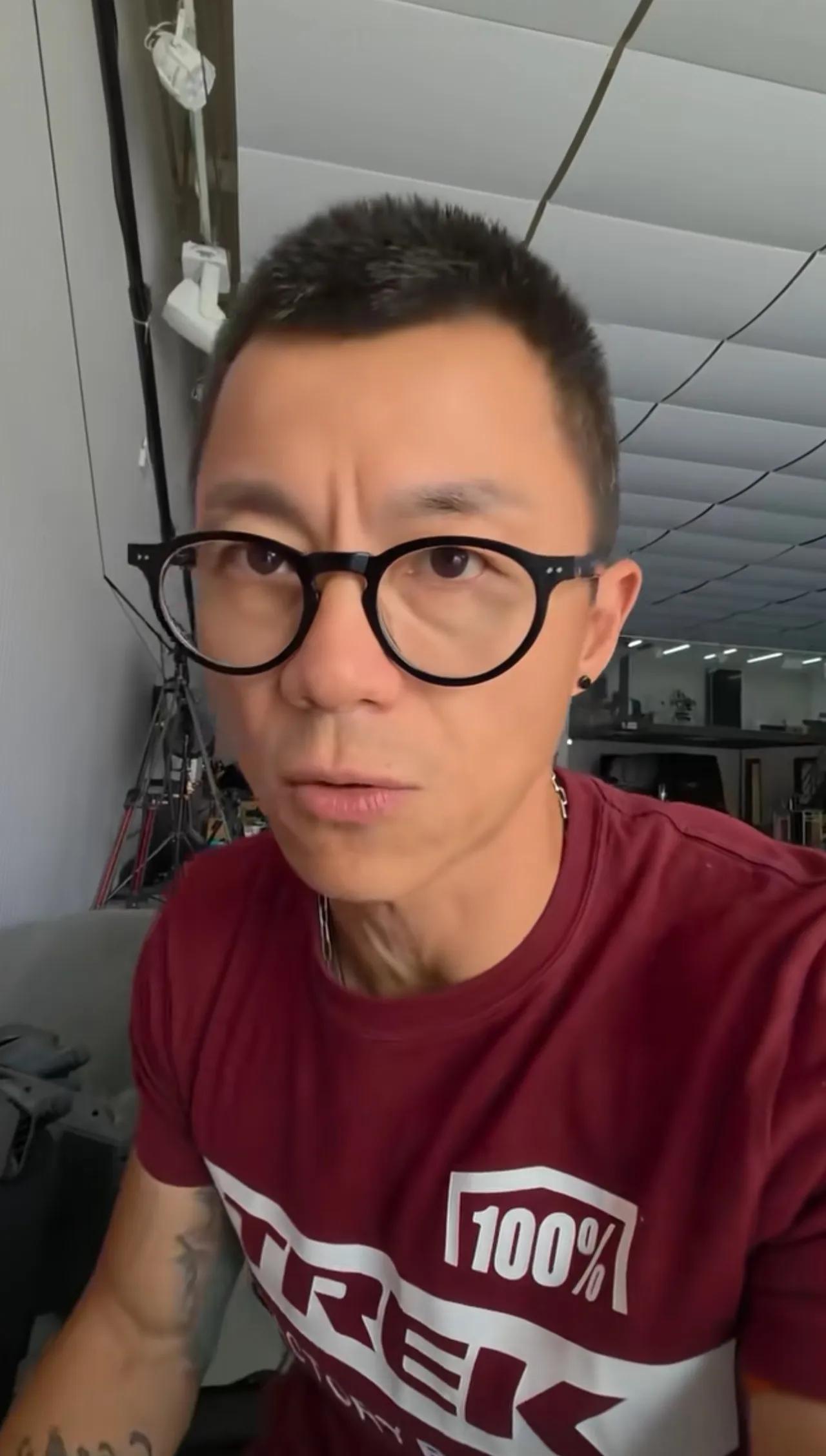 感谢震哥分享简单的清洗帽子方法，竟然还有这种直接喷涂泡沫的神仙设备，而且晾干以后