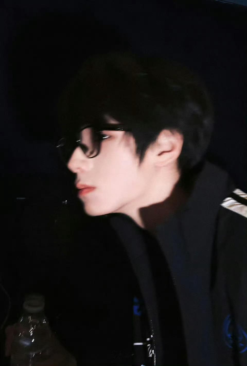 王橹杰买ccd被跑单哈哈哈哈哈哈哈哈这个橹杰别太好笑，就素啊 为什么要这样欺负小