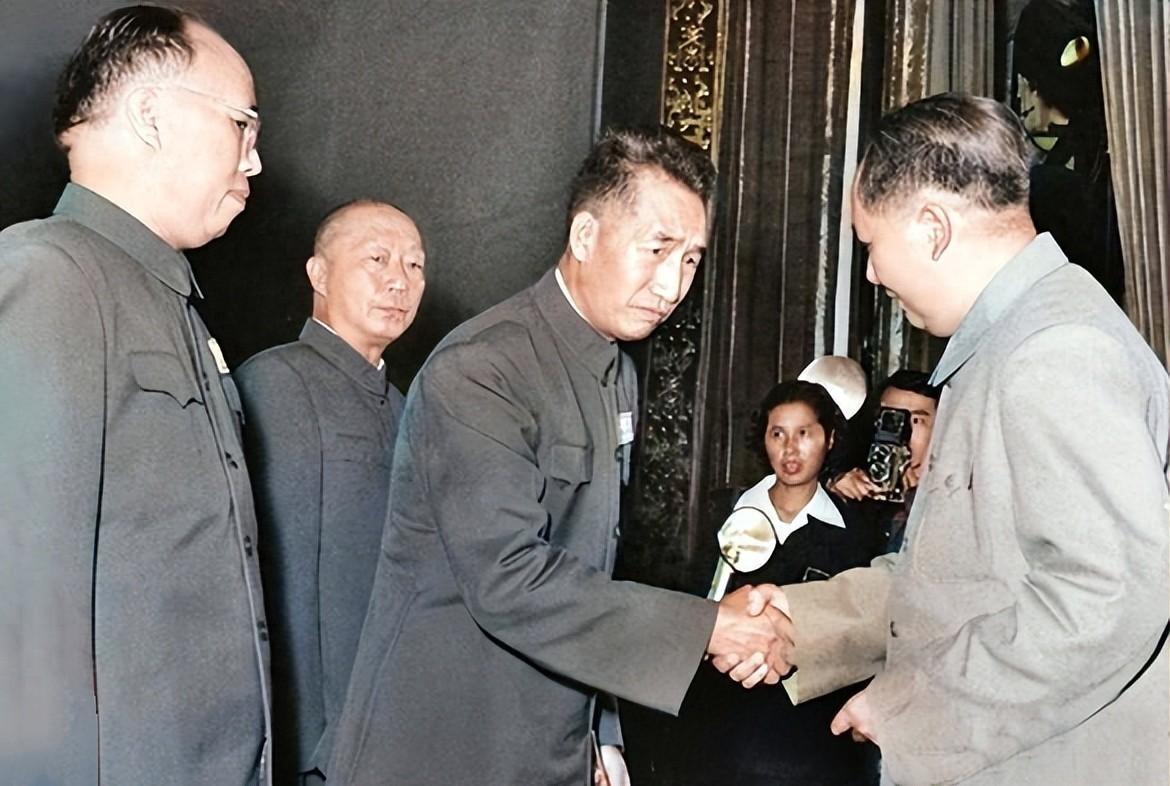 抗战时期徐向前为何会采用如此特殊的指挥配置，所有上级竟被有意安排离开？
1947