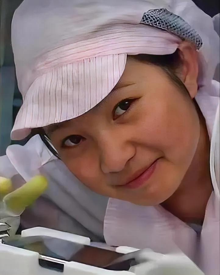 还记得富士康拍照的贵州妹吗？

2008年她差点闯大祸

要是搁现在……

当年