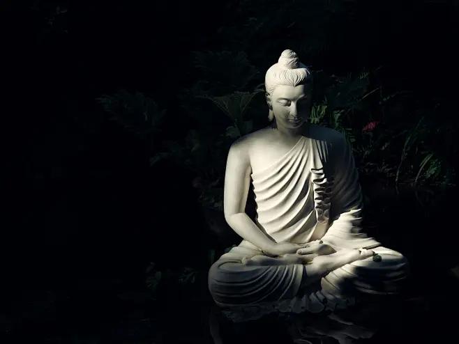 农历七月初八日是徐府七王圣诞
徐府七王指的是‌徐知证和‌徐知谔兄弟，他们是南唐时