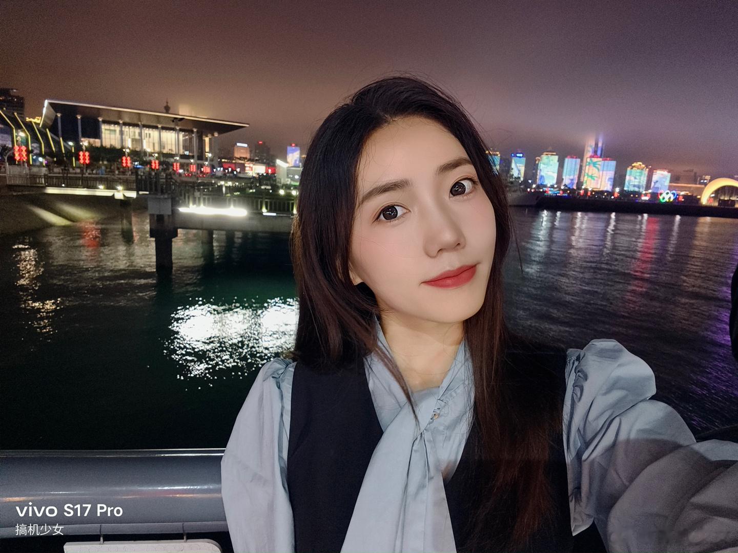 vivo S17 Pro 夜景自拍和他拍，这柔光人像效果怎么样？我表示很满意 ​