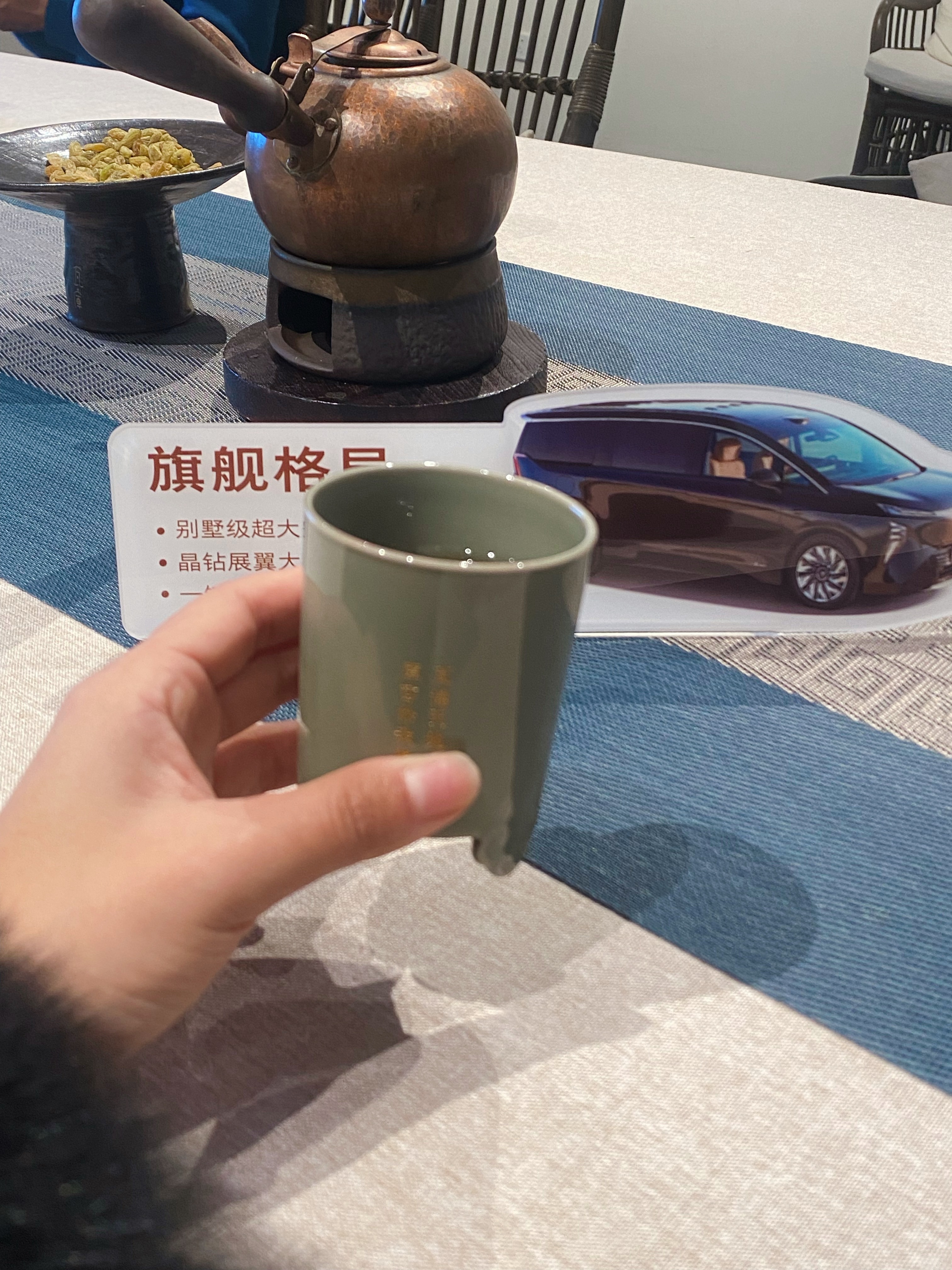 和大家分享一下最近难得清闲的幸福下午叭～到手了两台车—别克至境L7和别克至境世家