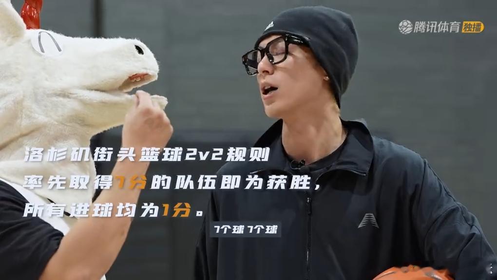 洛杉矶偶遇王鹤棣拍摄洛杉矶的阳光和红发棣棣适配度满分💯 随性的穿搭、自在的状态