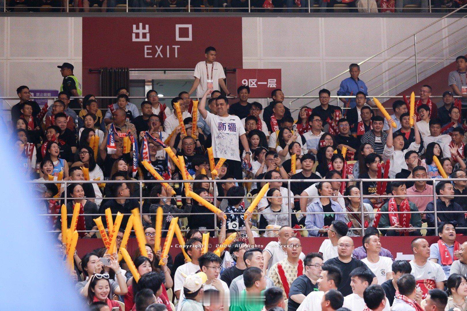 是你们每一声呐喊助威是我们一起拿下这场胜利辛苦啦 明天见[哇]#季后赛谁是大赢家