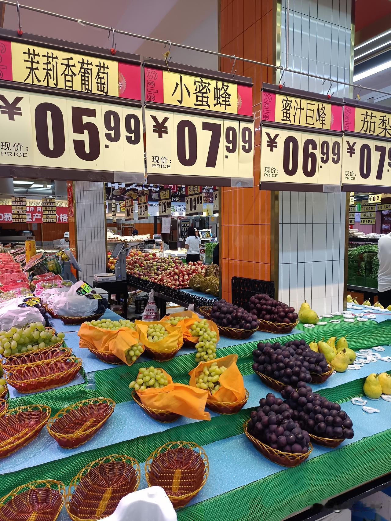 西瓜分许多品种
西瓜分许多品种，但是，我们购买西瓜往往不管什么品种，可能仅仅知道