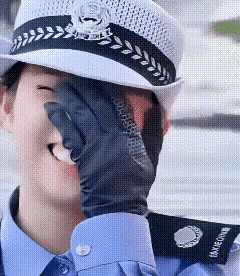狗狗很无语。
它知道这做法不好法，可已经习惯了。
可有的人明明知道有些习惯不好，