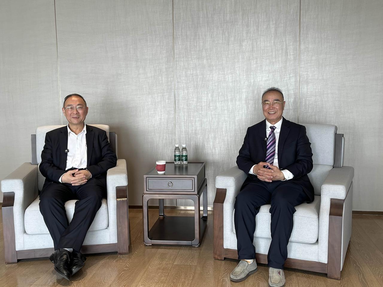 【高市的手、安倍的魂、神社的鬼，日本彻底不装了，我们该清醒了】

放眼当下东亚格