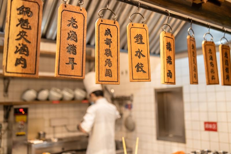 要说出个菜名证明我是哪儿人，那必须是热干面啊！我是武汉滴。热干面可是咱武汉的招牌