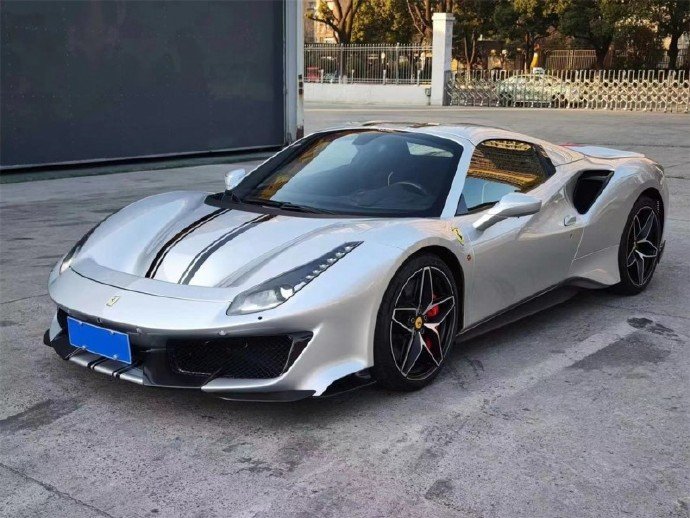 法拉利 488 Pista Spider，配色与配置，绝绝子！ ​​​