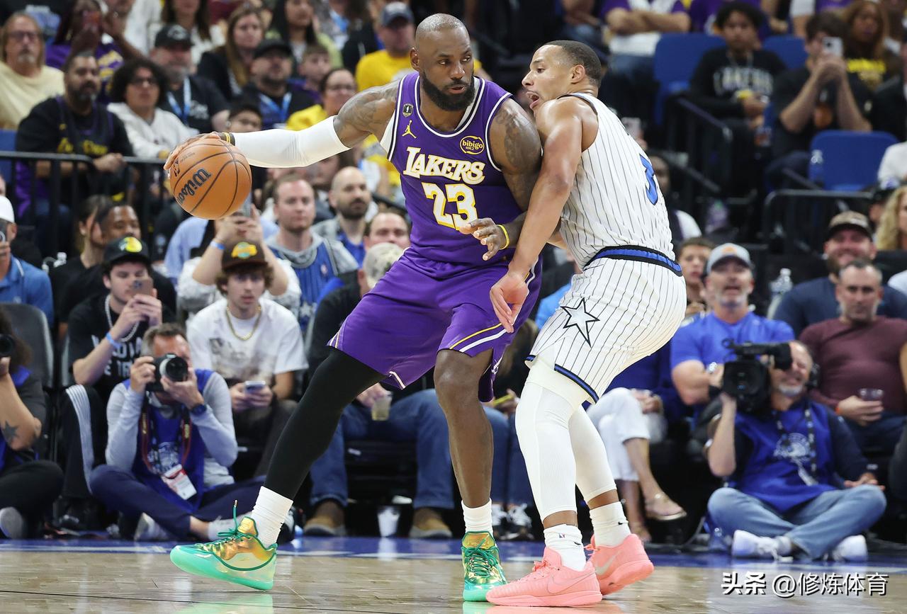 绝了！魔术队先是7连胜，立马接着5连败：

1、魔术队7连胜期间战胜了奇才，独行