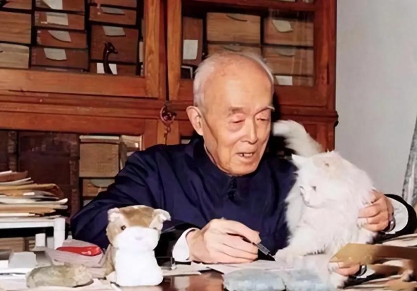 两次患癌却能活到98岁，季羡林告诫：人到晚年，拖垮身体最快的方式，不是抽烟、喝酒