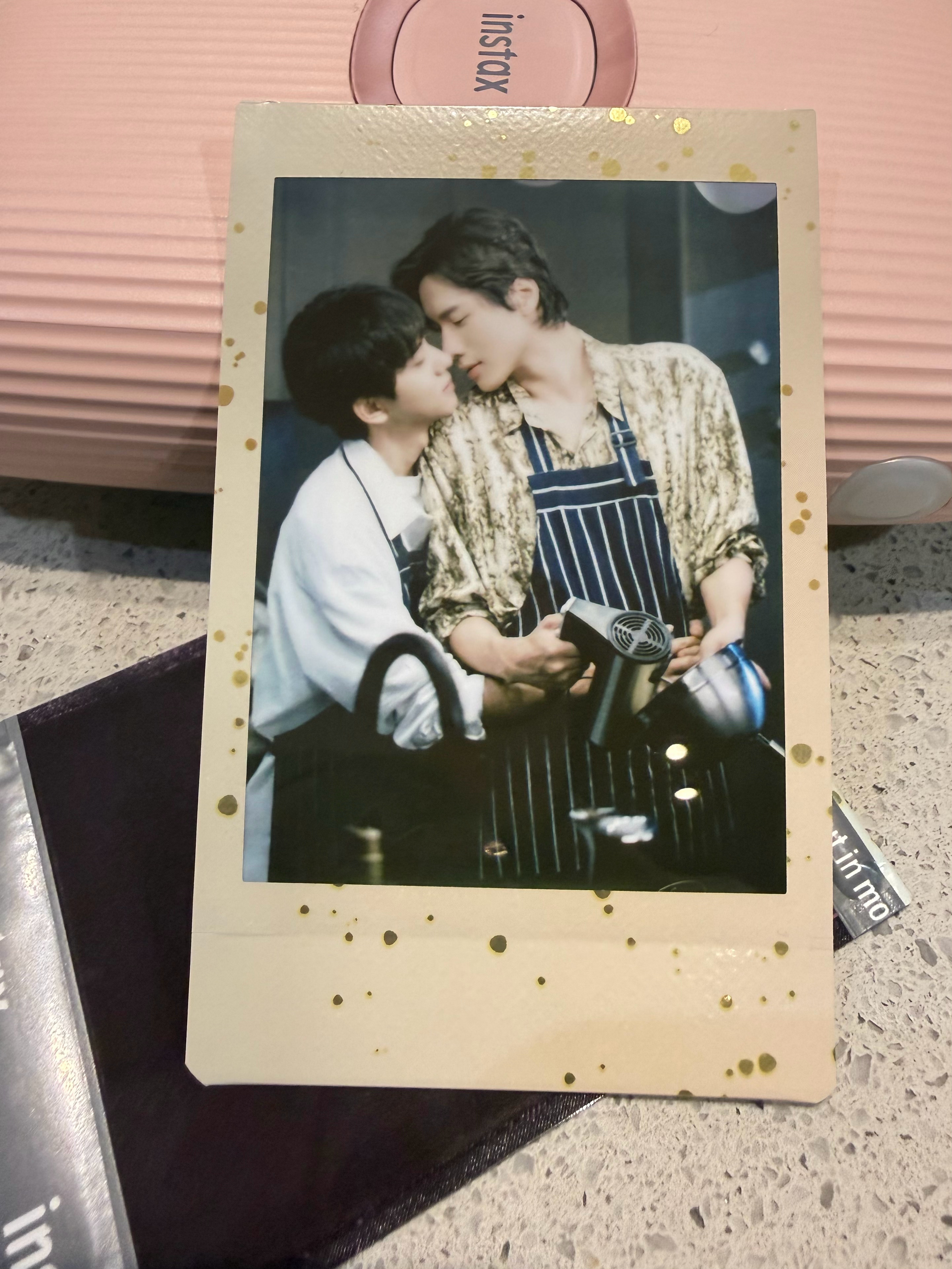 试试拍立得新的浮光相纸🥰 