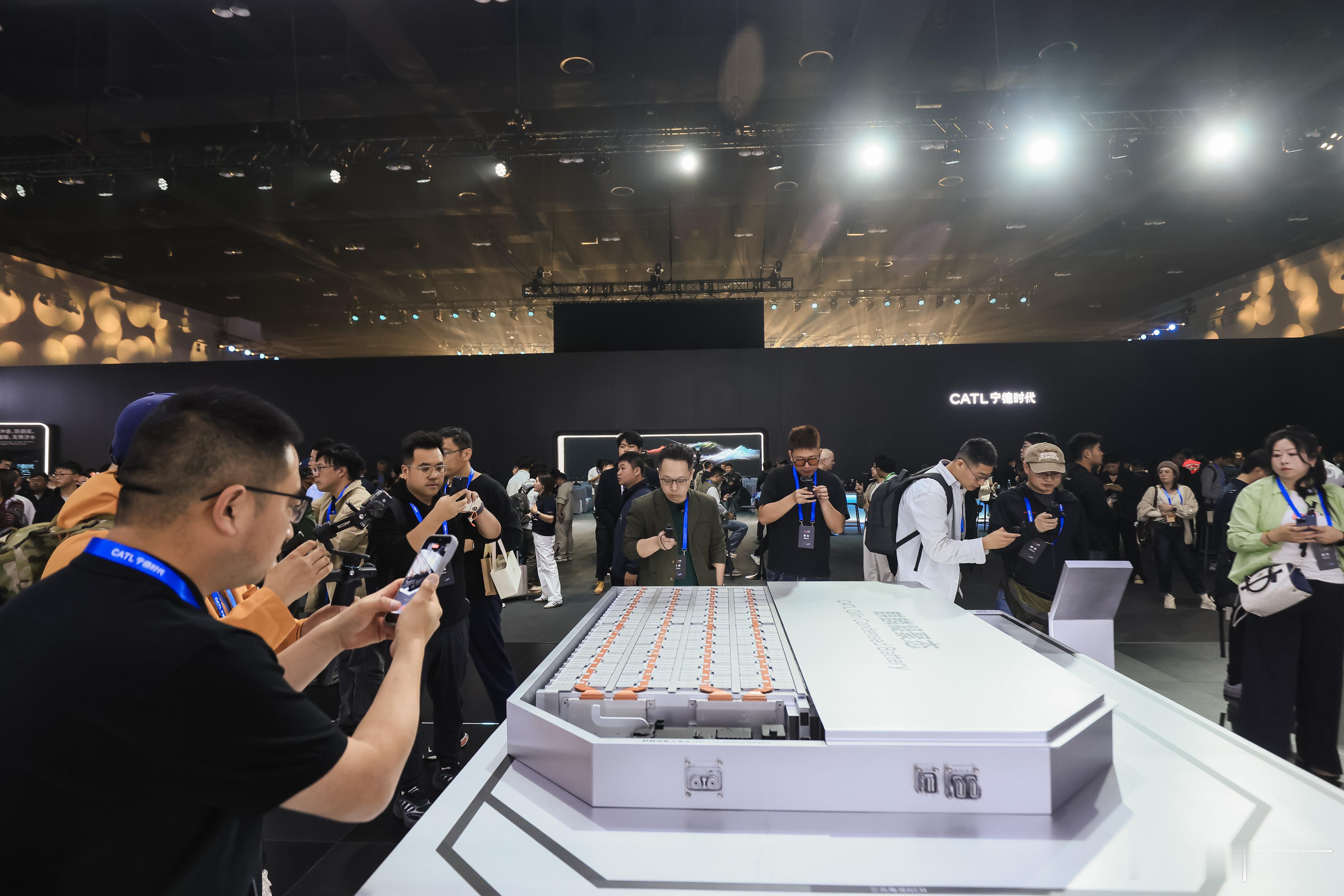 关于麒麟凝聚态电池能量密度的变革，不需要只盯着“固态”作为消费者我们是否只在意“