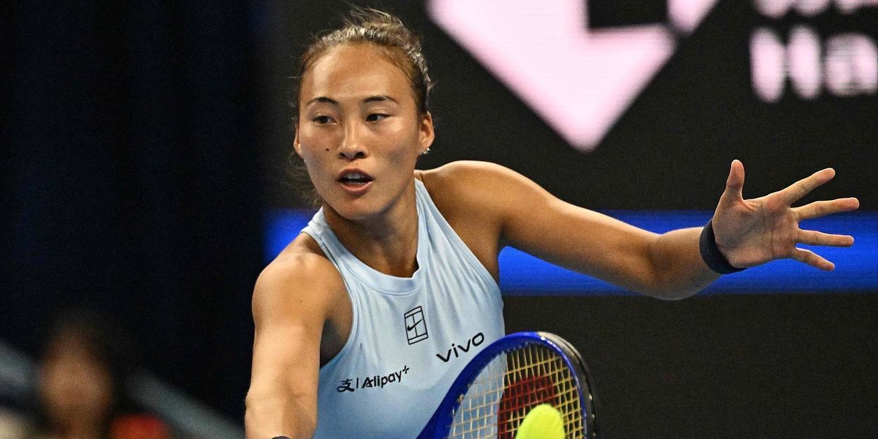 中网1比2退赛背后：郑钦文的“伤退迷局”，是战术还是真疼？
中网女单第二轮，郑钦