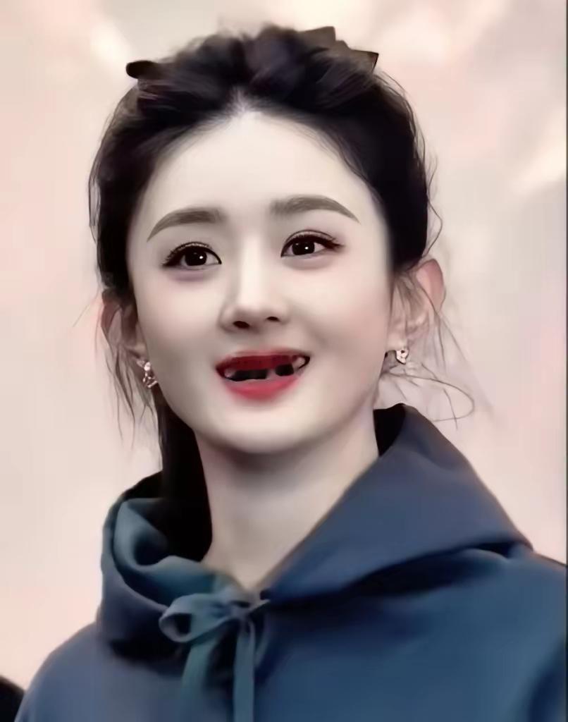 赵丽颖这位元气少女，那笑容真的就像花儿一样灿烂呢！她的笑容超级甜，只要看到她，感
