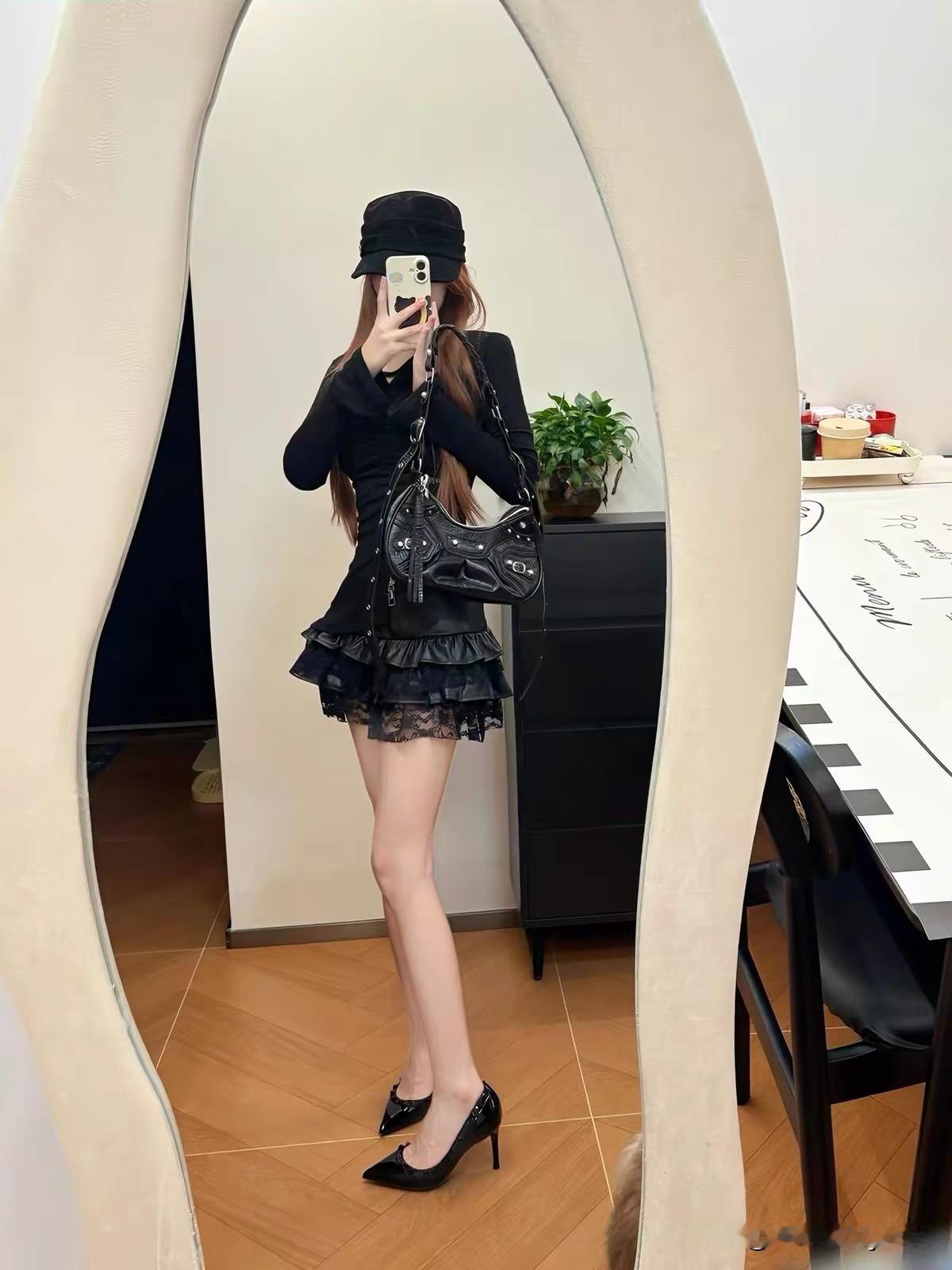 什么样的穿搭可以成为气质女神?
黑色最经典