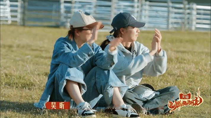 吴昕说李维嘉老当益壮 李维嘉吴昕两个人这样的调侃实在是太有趣了。在 燃烧的月亮 