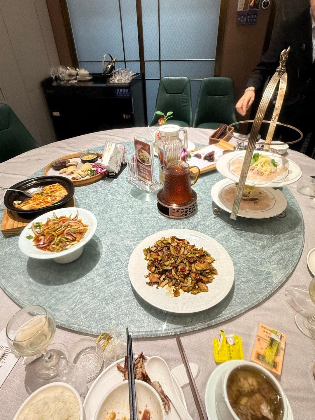 我的妈呀，司沃康请我吃了顿好的。 