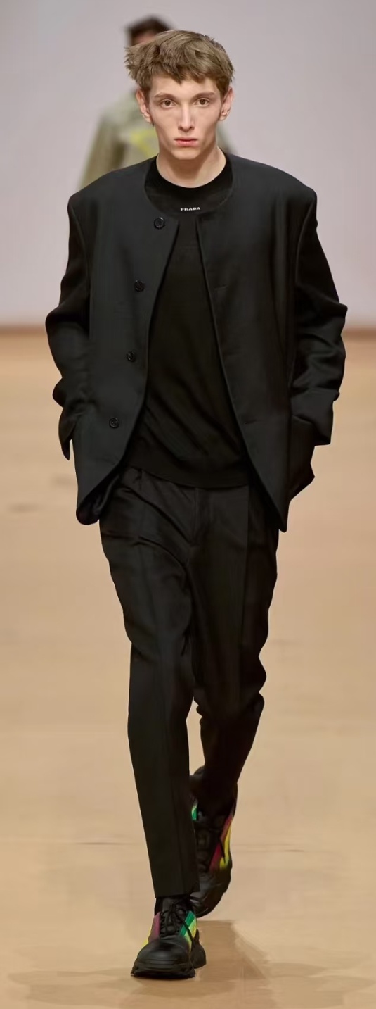 李现孟弗渊 原来今天的新中式西装也是prada，prada赢麻了 