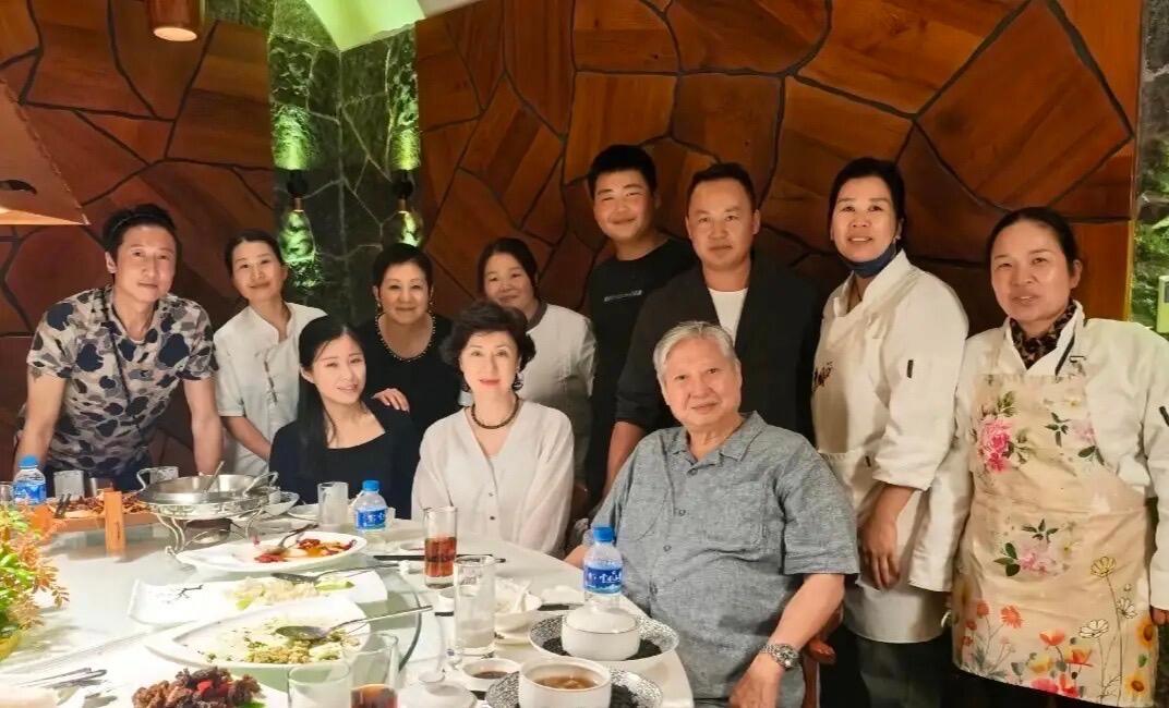 洪金宝的导演遗憾，被孙子怎样暖心弥补
 
叱咤影坛数十年，洪金宝拿过影帝、终身成