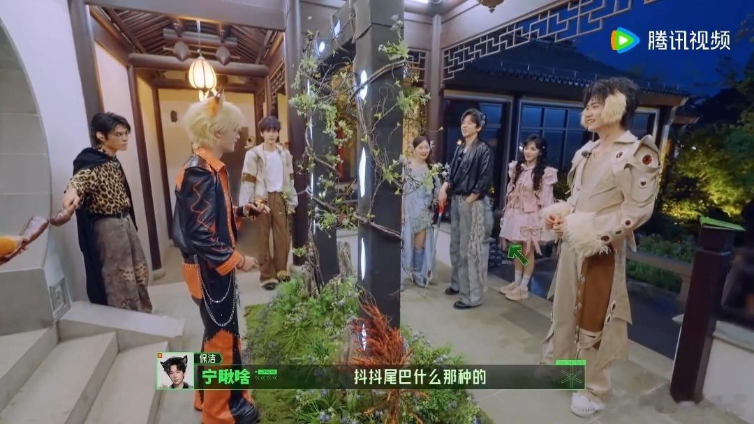 丁程鑫口动配音狐狸舞丁程鑫狐狸舞还是要狐狸跳 上一秒还在社死边缘犹豫，下一秒狐狸