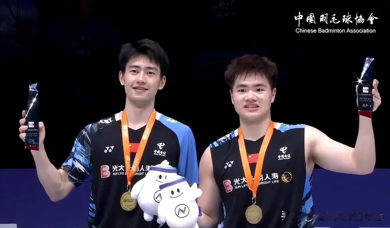 宁波羽毛球亚锦赛男双冠军：梁伟铿/王昶🇨🇳
男双决赛：梁伟铿王昶🇨🇳2-