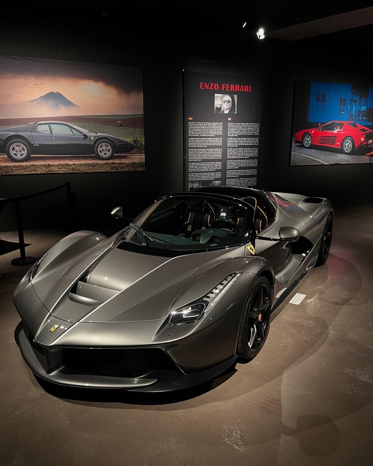 220019 号法拉利 Laferrari Aperta，车身颜色为 