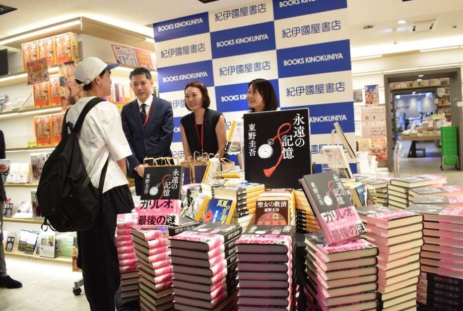 东野圭吾最新作今日发售 粉丝纷纷泪目7月23日，小说作家东野圭吾因结肠癌离世。今