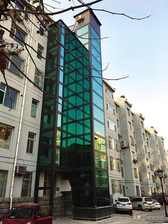 旧房改造加装电梯,有利还是有弊?利弊都有，各人站的角度不同，看法也不一样！
利：