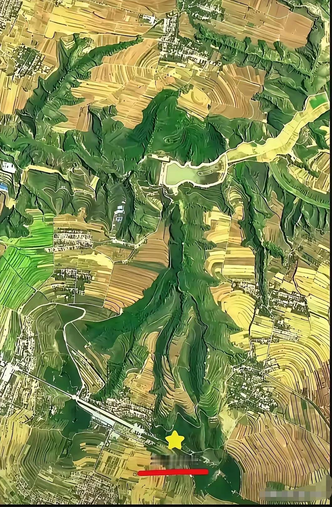 说真的，哪个大神选的这个陵墓，堪称完美，从空中俯视一看，活脱脱一只凤凰。
武则天
