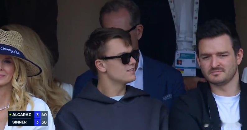 鲁内现身中心球场，观战阿卡vs辛纳的蒙特卡洛决赛。传言他将在法网开赛前一周的汉堡