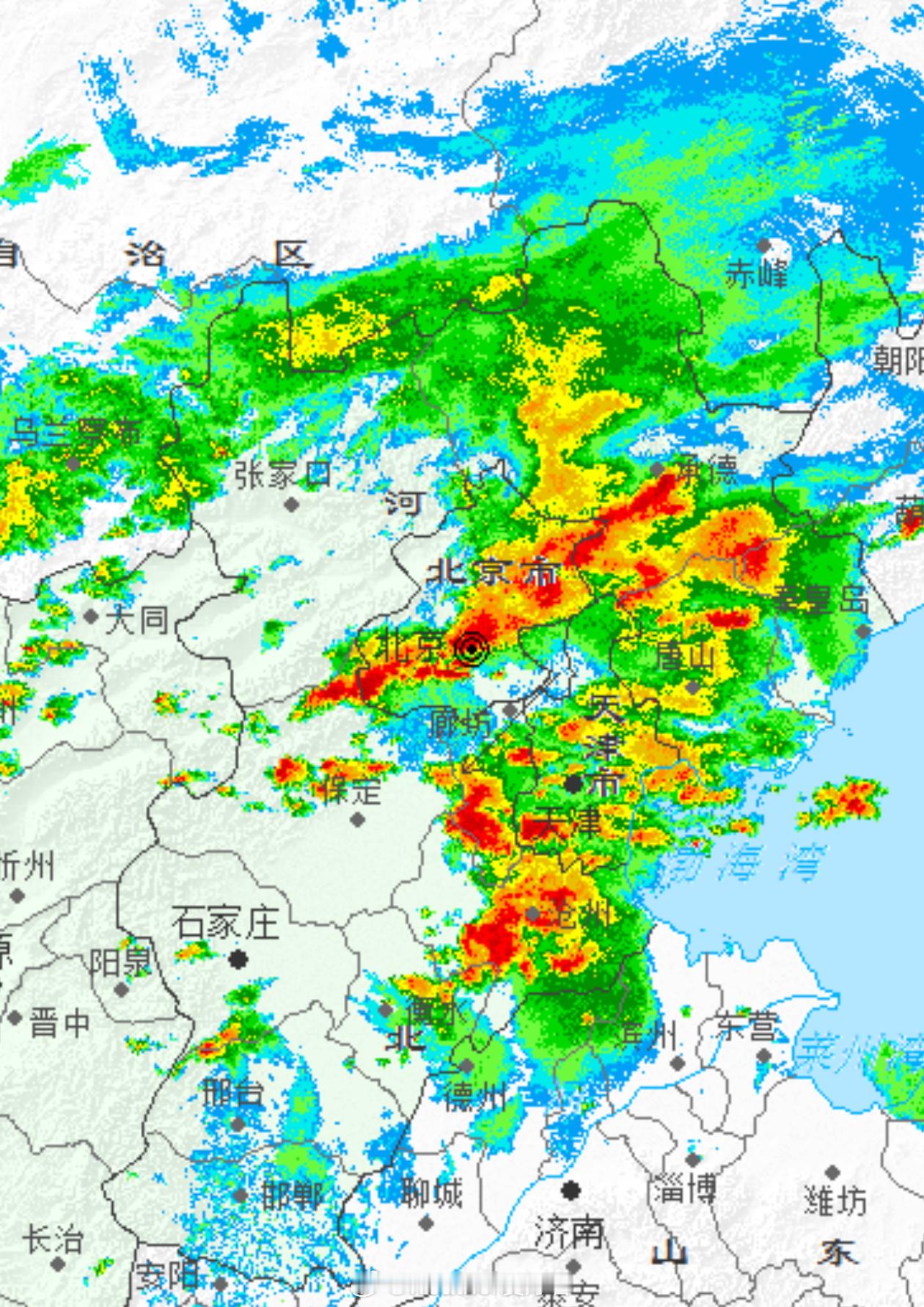 北京暴雨 晚高峰时段，北京主城区开始遭遇红波对流暴雨，同时伴有雷暴大风，局地可能