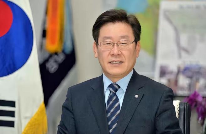 3月16号韩国彻底沸腾了，韩国总统李在明的支持率，连着两周一路猛涨，直接冲到了6