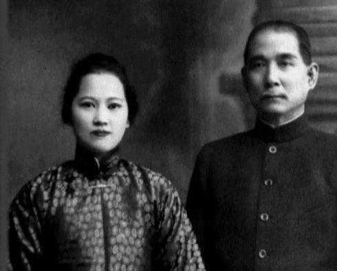 1935 年陕北红军陷绝境：红 25 军 5000 银元花光，是谁悄悄寄来 5 