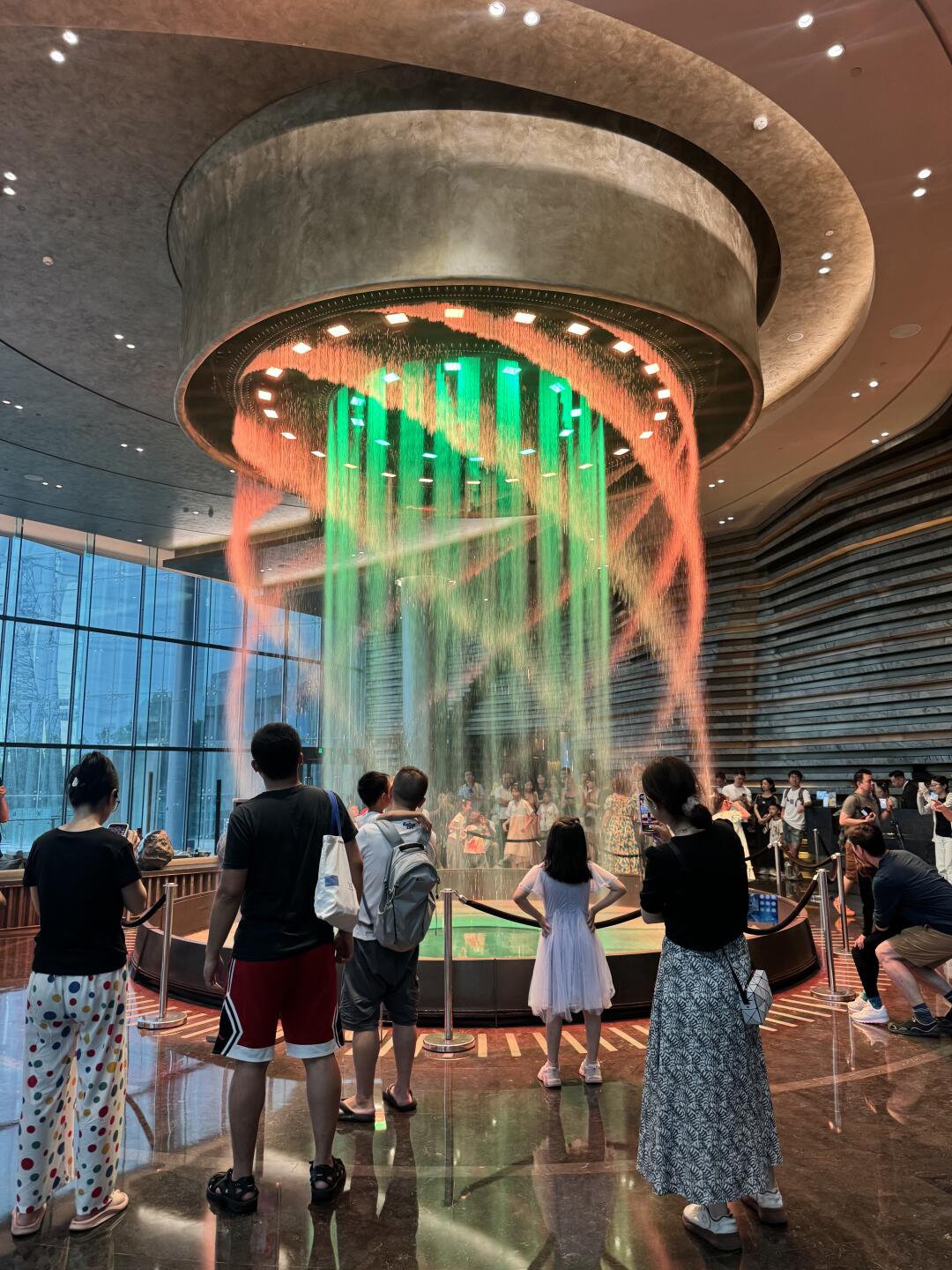 魔都｜不在贵州在上海！造价20亿的“深坑酒店”