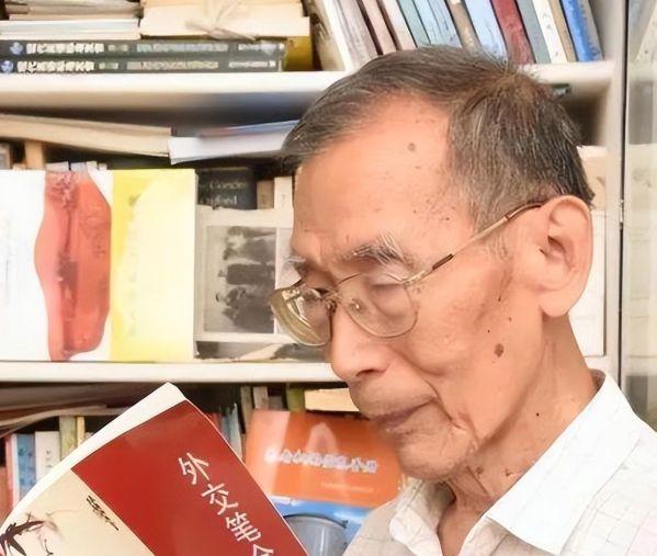 1990年2月，吴钟华一人建馆：基里巴斯孤岛上的中国国旗首次升起，三年苦守荒岛，