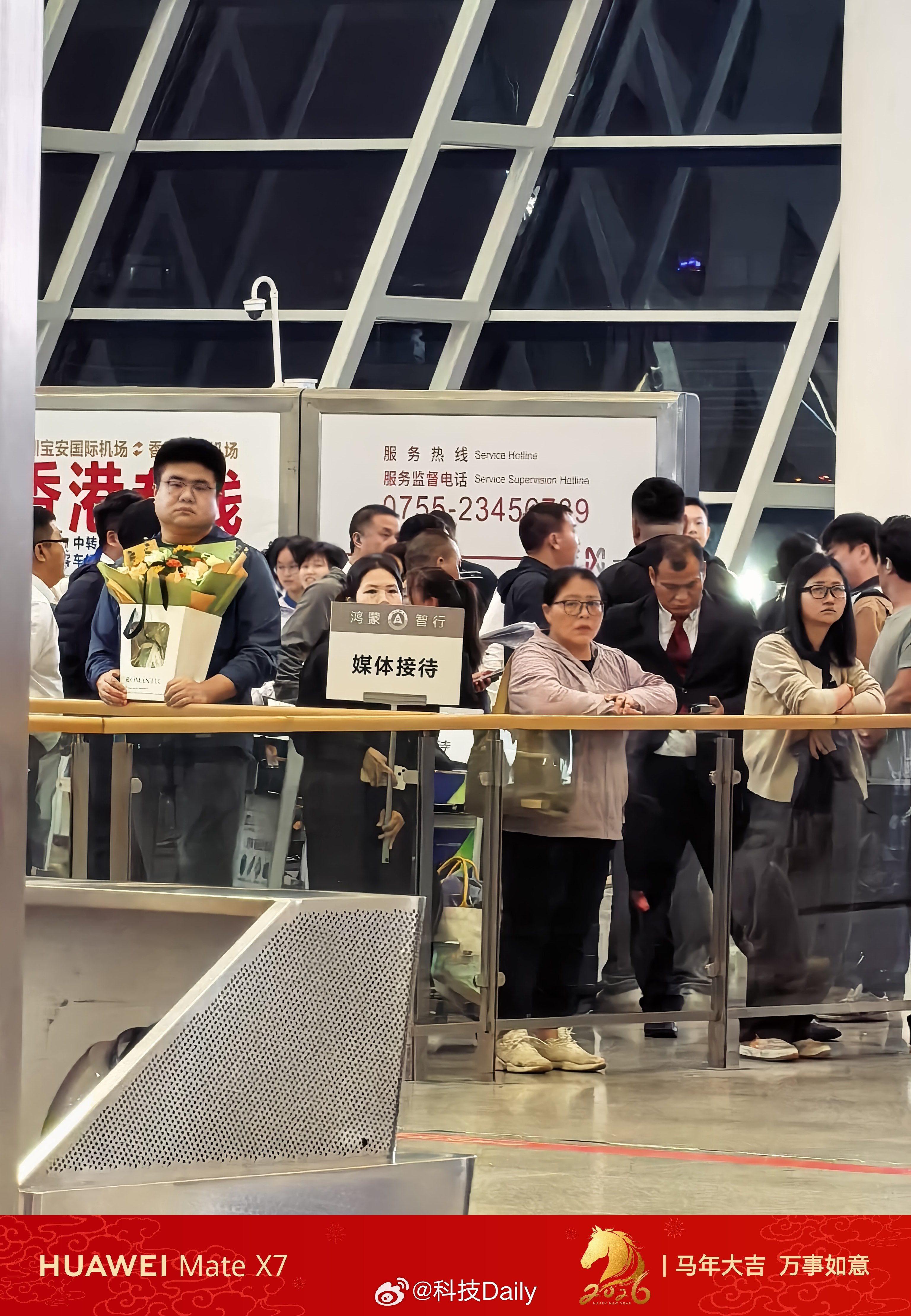 落地深圳，鸿蒙智行，多晚都有人等你。明天见证技术盛宴。 深圳·深圳宝安国际机场