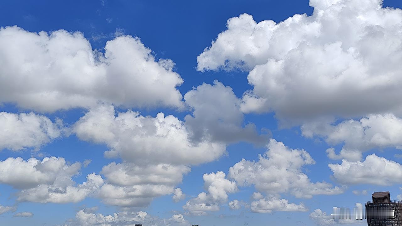 分享一张相册里随手拍的天空蓝天白云滚滚来