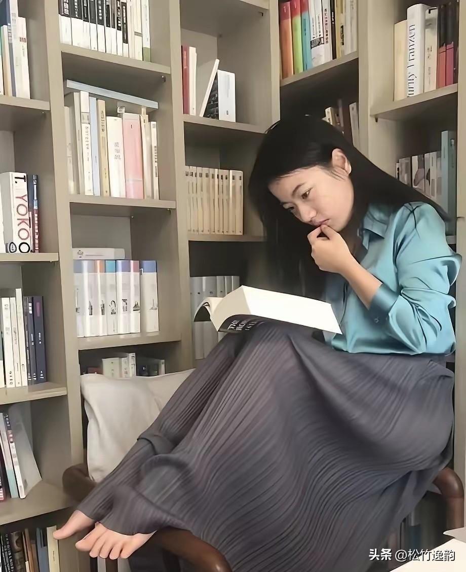都在骂蒋方舟学术不端，都在骂她拿钱办事。可我今天偏要说，蒋方舟最大的问题，压根儿