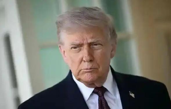 特朗普这步棋赌得有点大了。
 
美伊谈判还没谈出结果，他就直接把副总统万斯撤下，