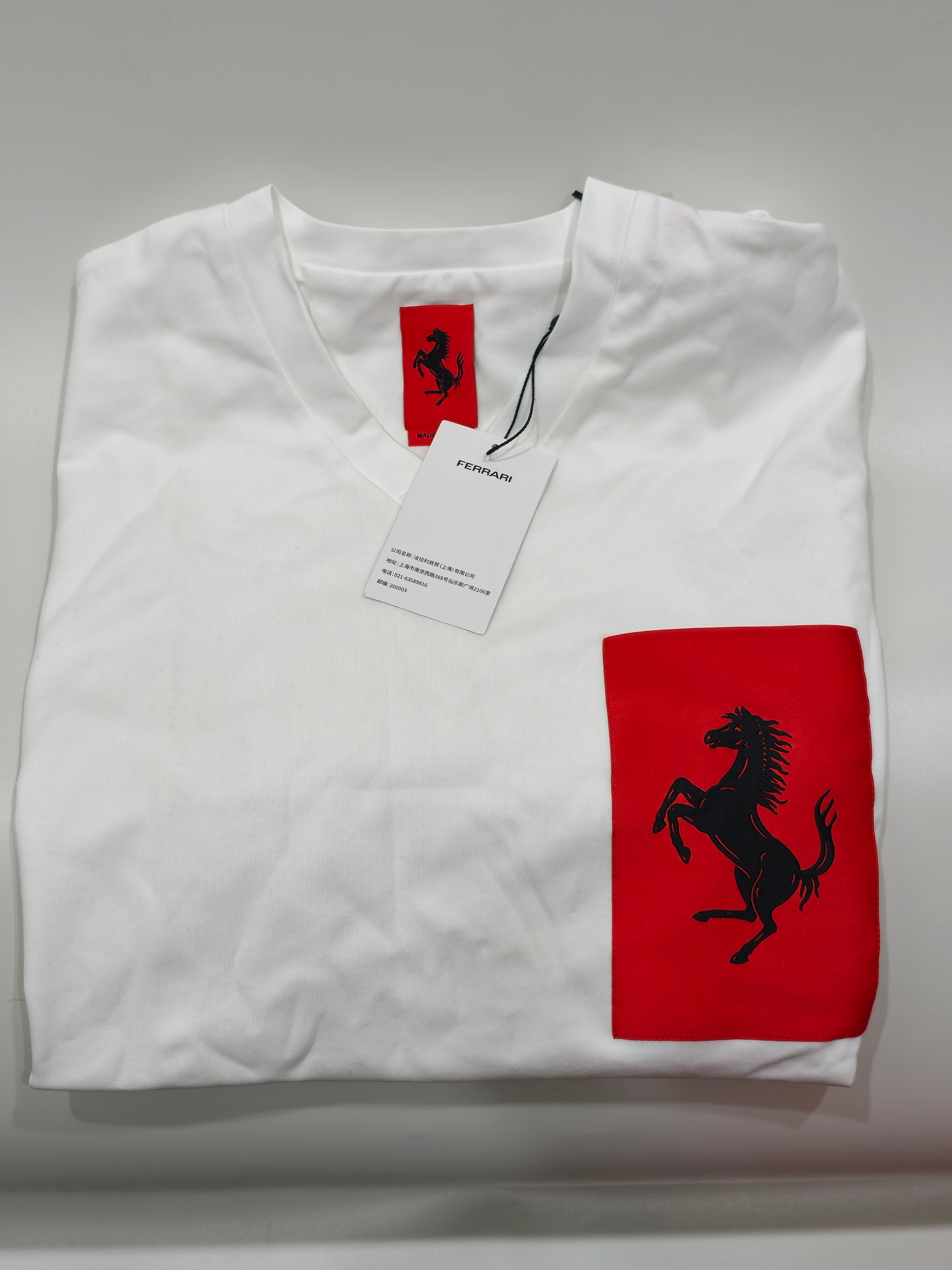 每周【铁粉抽奖】，这周为铁粉们准备的是：法拉利 经典V领华夫格短袖T恤转评赞就能