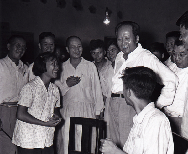 历史上的今日 1958年9月12日晚上七点多钟，毛主席来到了全国著名高等学府武汉