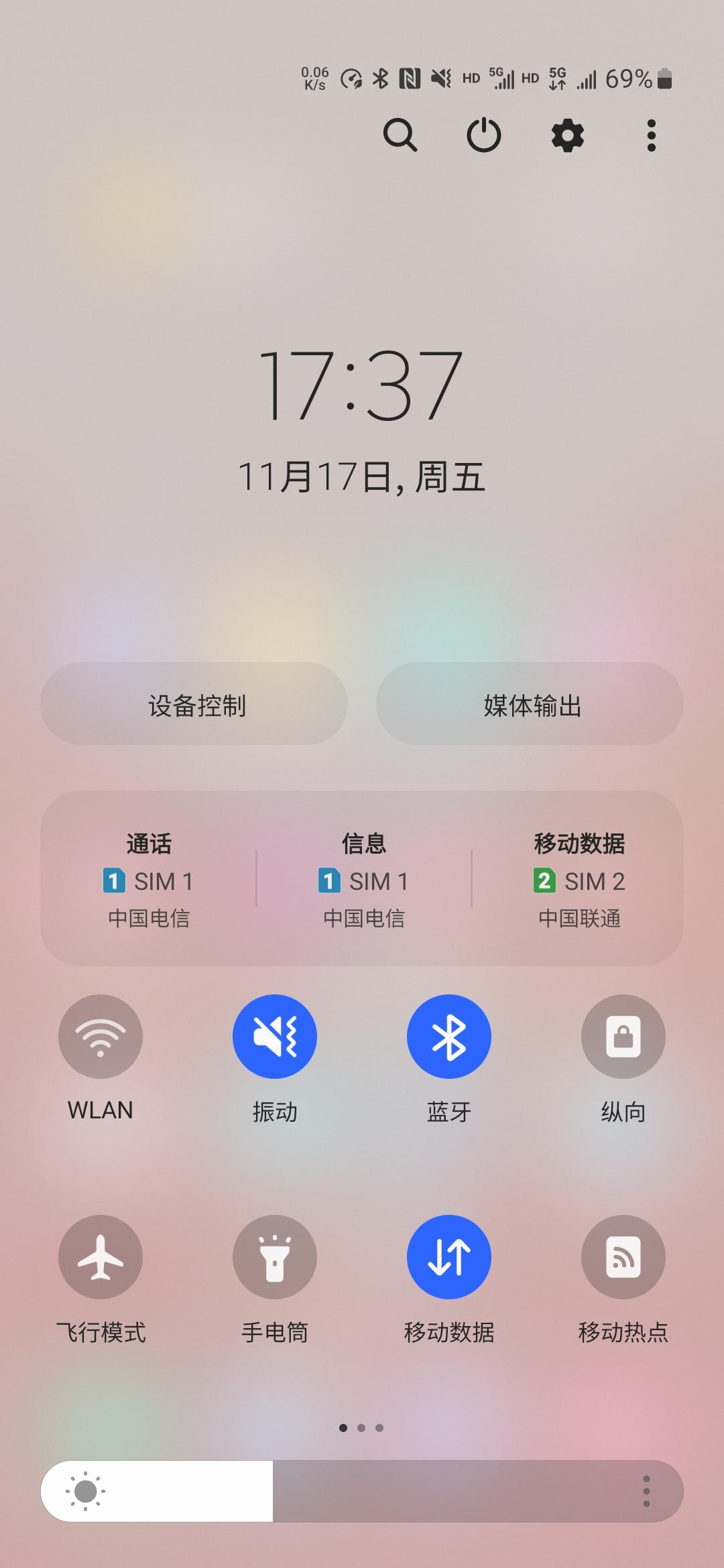 感觉三星的控制中心虽然很漂亮，但是用起来远不如iOS舒服。苹果虽然说图标简单，布