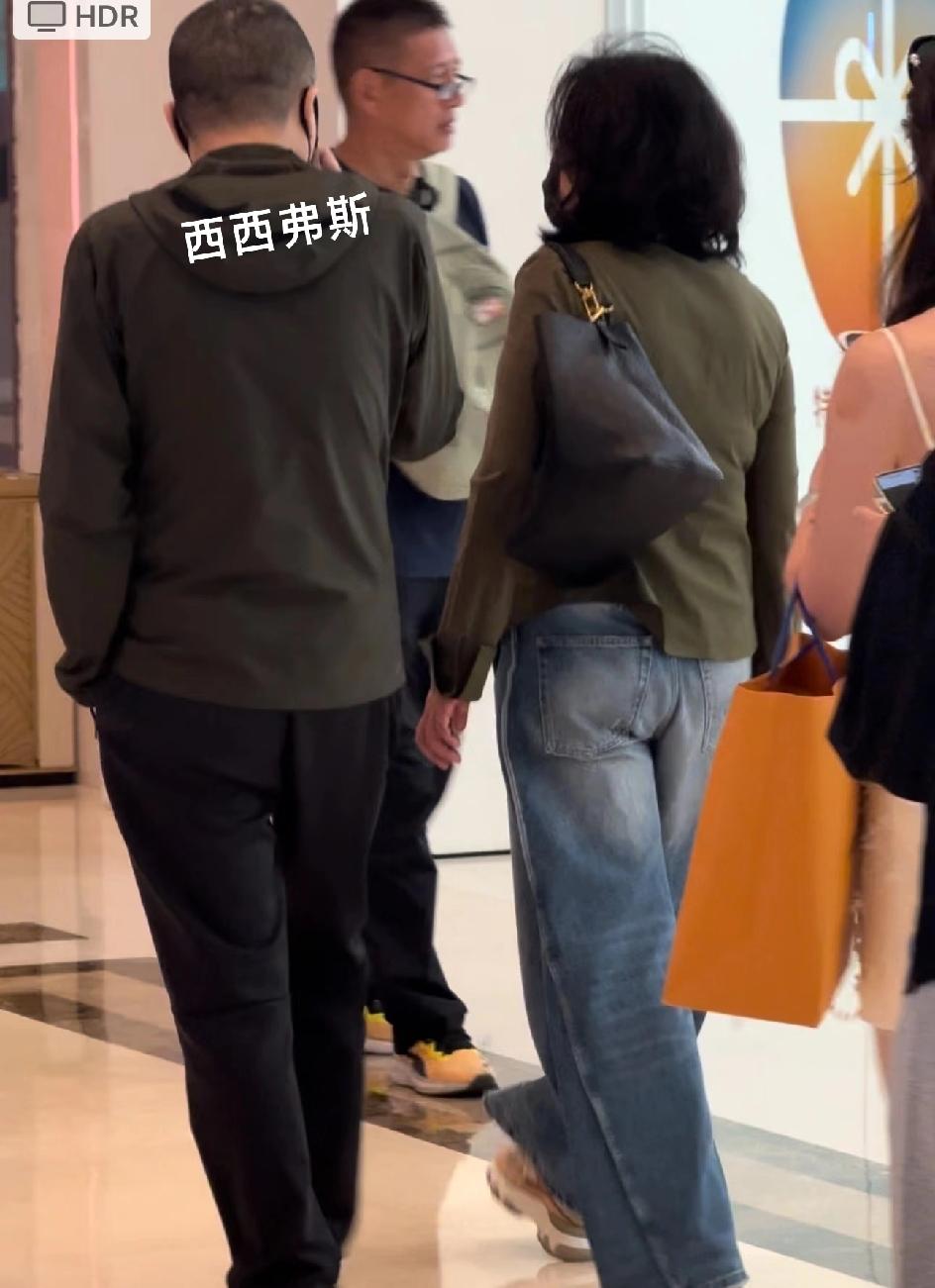 这次全运会有个最忙的后勤保障人员，
哈哈，那就是王CC。
有时候碰到他给老板买麦