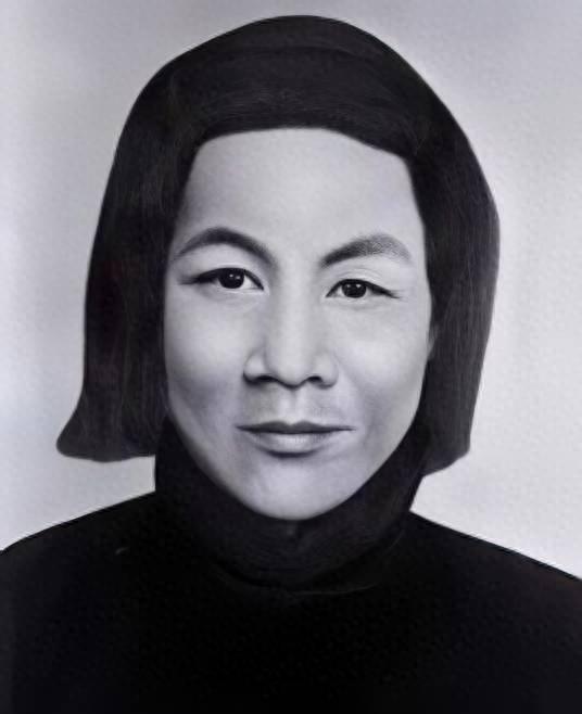 贺怡车祸离世疑云重重？多年后才发现她临终时望见有人高举火把，这一切真是意外吗？